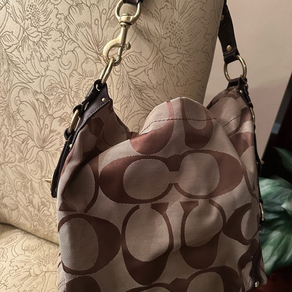 Coach NWOT Gorgeous Brown Designer Shoulder Bag. Dust bag included. Never used.